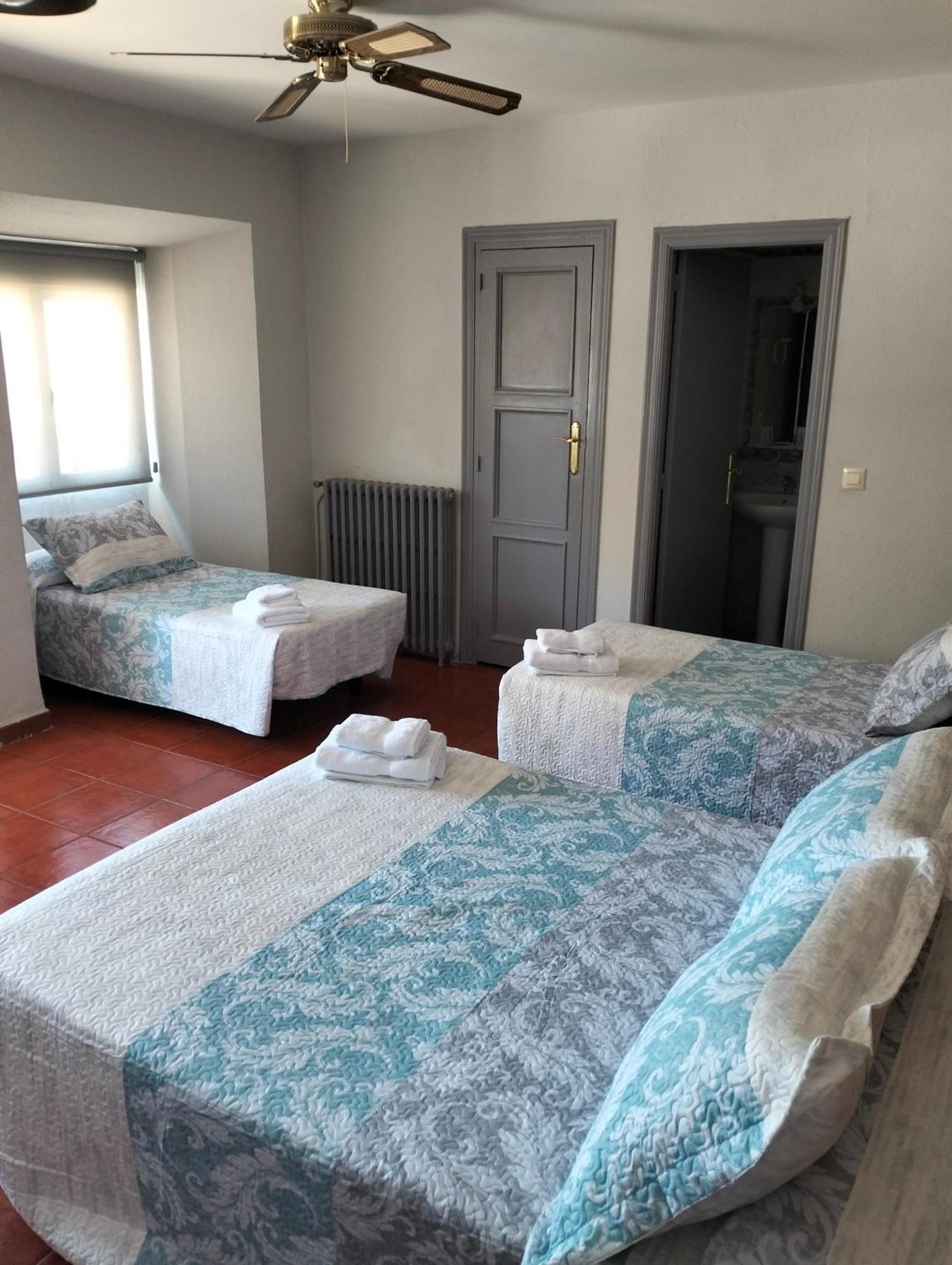 Hostal La Estacion Ávila Exteriör bild